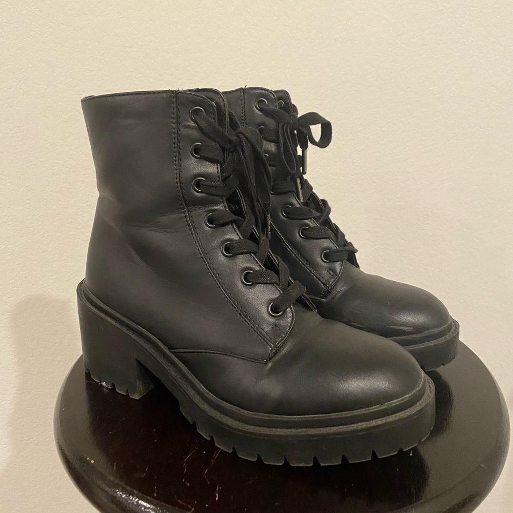 chunky heel black boots